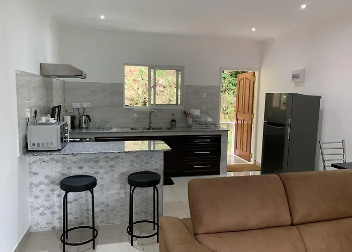 Апартаменты Paul's Baie Lazare (Mahe)
